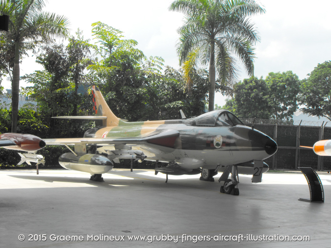 Singapore_Air_Force_Museum_Gallery_2011_08_GrubbyFingers