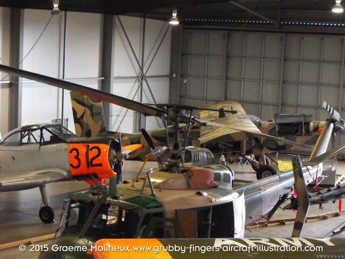 Australian_Army_Flying_Museum_Oakey_2010_13_GrubbyFingers