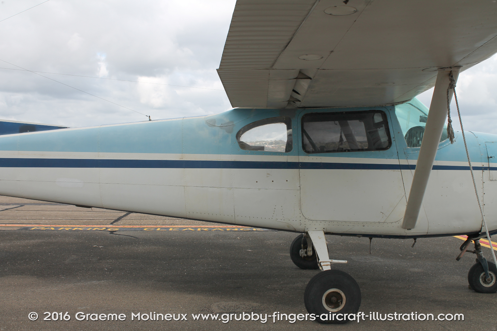 Cessna_182_Skylane_Walkaround_VH-DCV_Parafield_2016_13_GraemeMolineux
