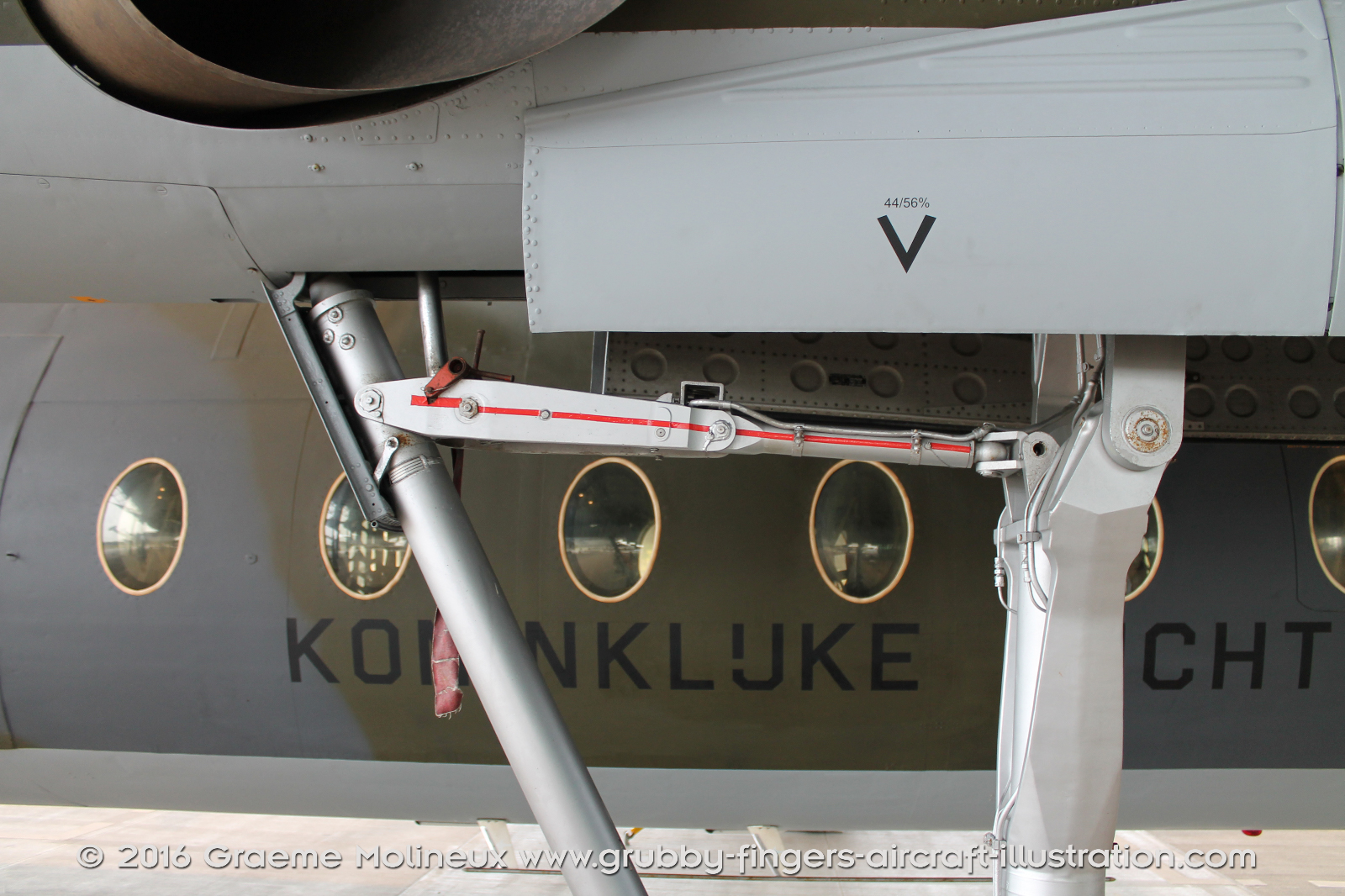 Fokker_F-27_Troopship_C_10_Netherlands_2015_045_GraemeMolineux
