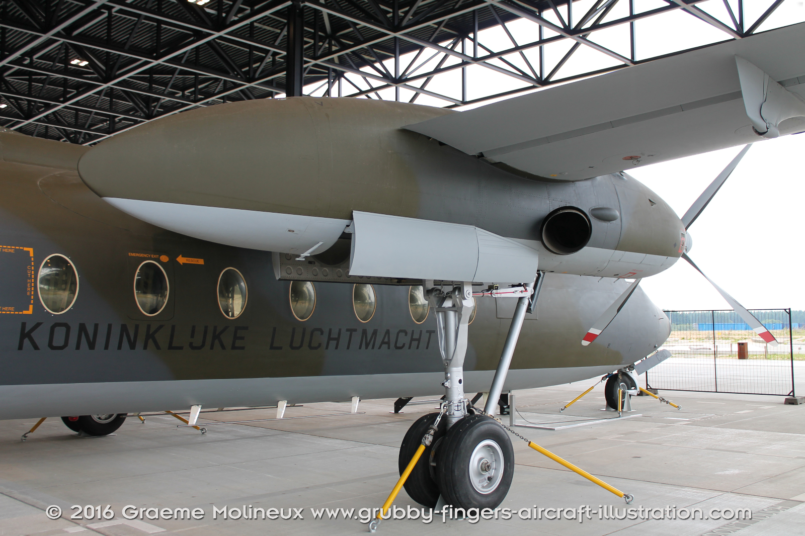 Fokker_F-27_Troopship_C_10_Netherlands_2015_093_GraemeMolineux
