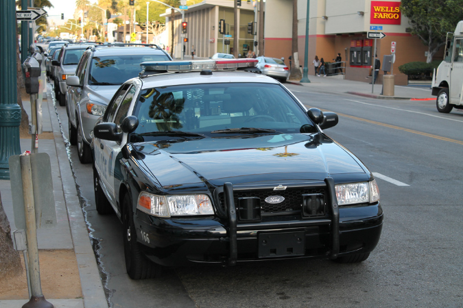 Ford_Crown_Victoria_Police_Car_Santa_Monica_01_GrubbyFingers