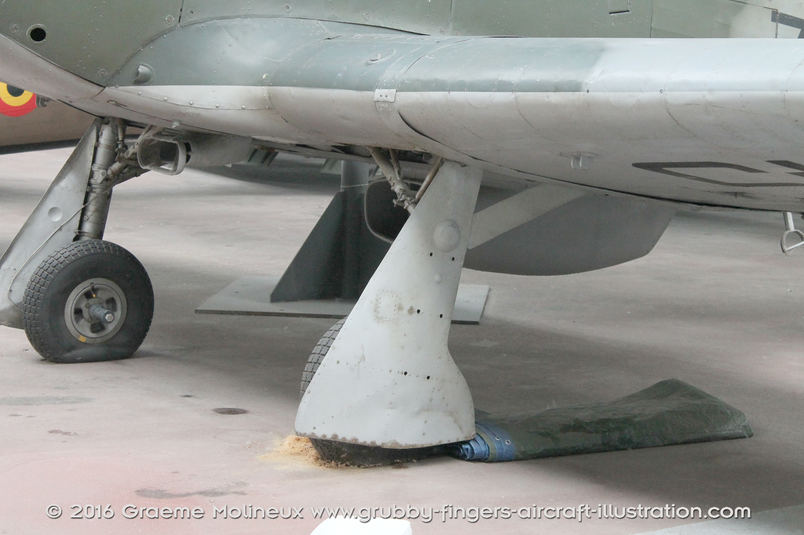 Hawker_Hurricane_IIC_LF345_RAF_Belgium_2015_2_GraemeMolineux