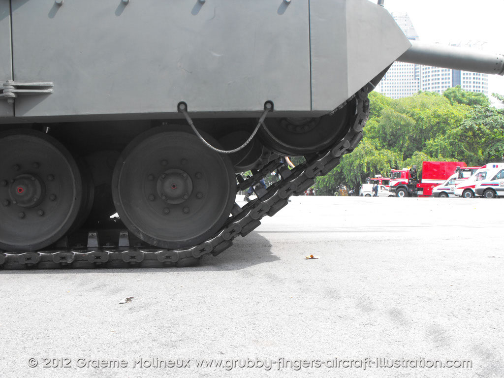 Leopard_2_MBT_Singapore_walkaround_024