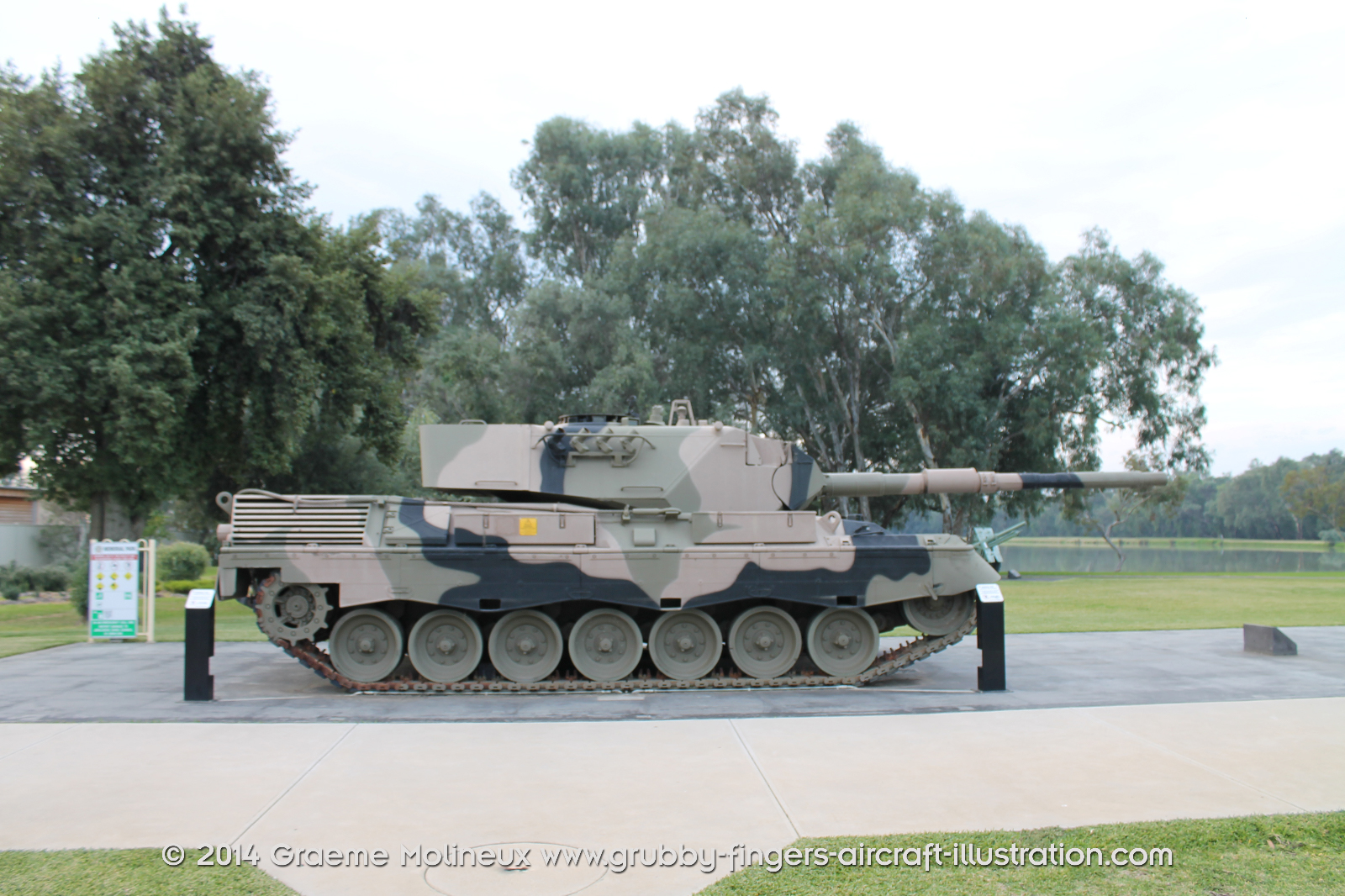 Leopard_AS1_Tank_Walkaround_27747_Jeriderie_2014_08_GrubbyFingers