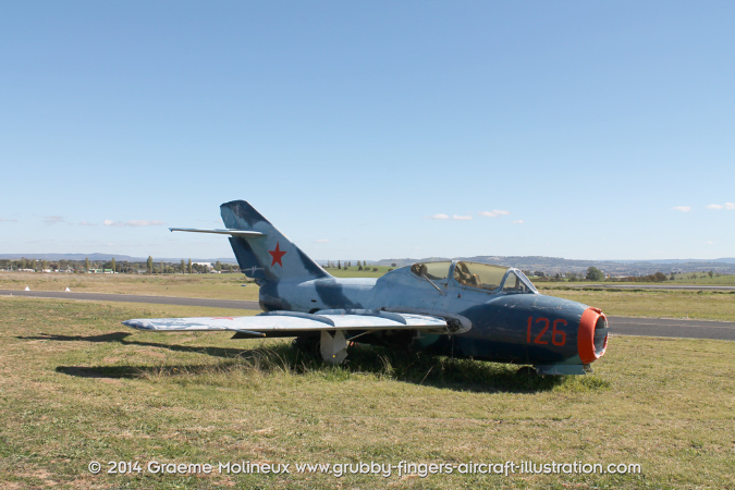 Mikoyan_MiG-15_Walkaround_VH-EKI_Bathurst_2014_01_GrubbyFingers