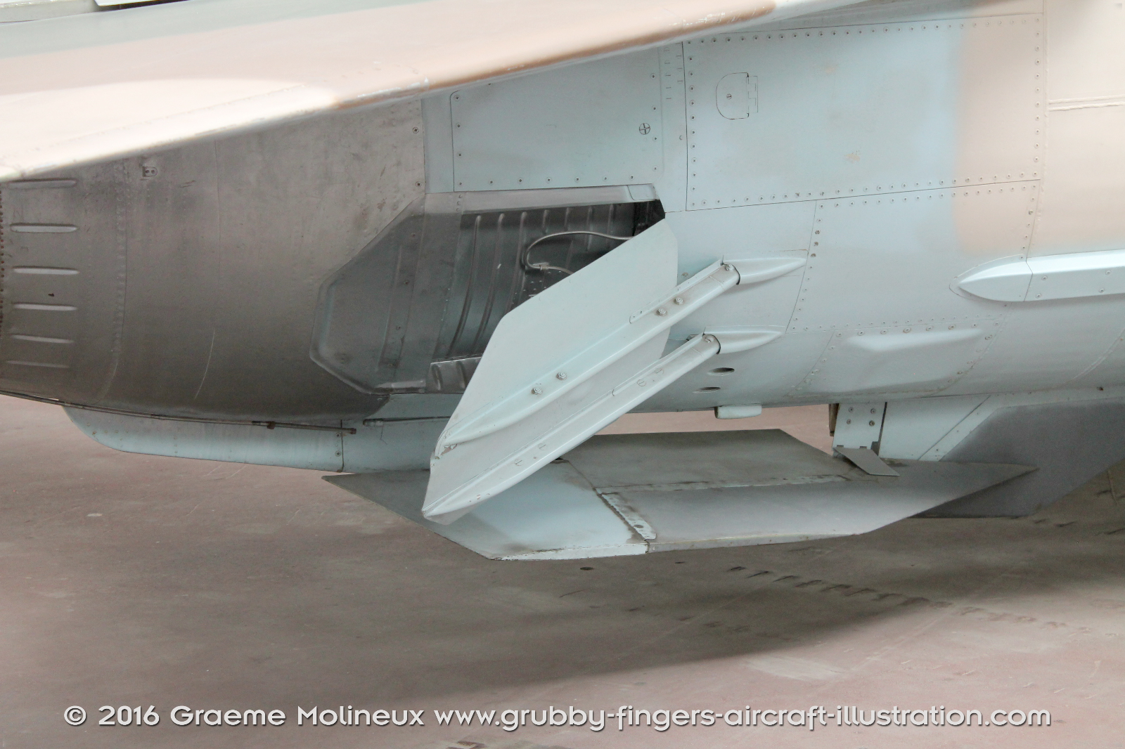 Mikoyan-Gurevich_MiG-23_Red-23_USSR_Belgium_2016_26_GraemeMolineux