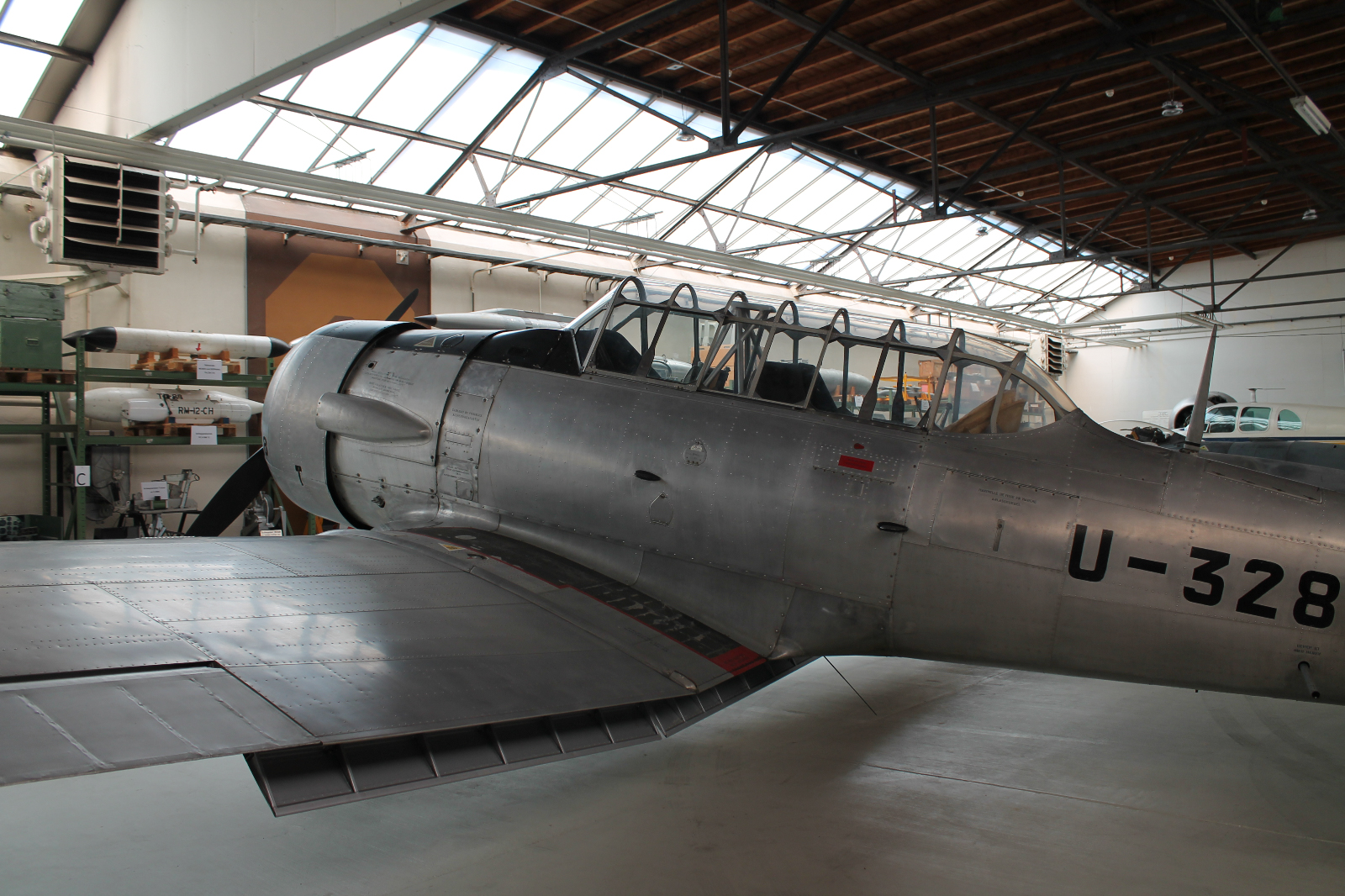 NORTH_AMERICAN_AT-6_Harvard_Walkaround_U-328_Swiss_Air_Force_Museum_2015_06_GrubbyFingers