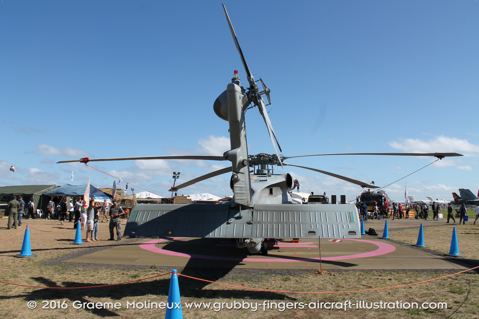 SIKORSKY_MH-60R_Seahawk_N48-005_Avalon_2015_07_GrubbyFingers