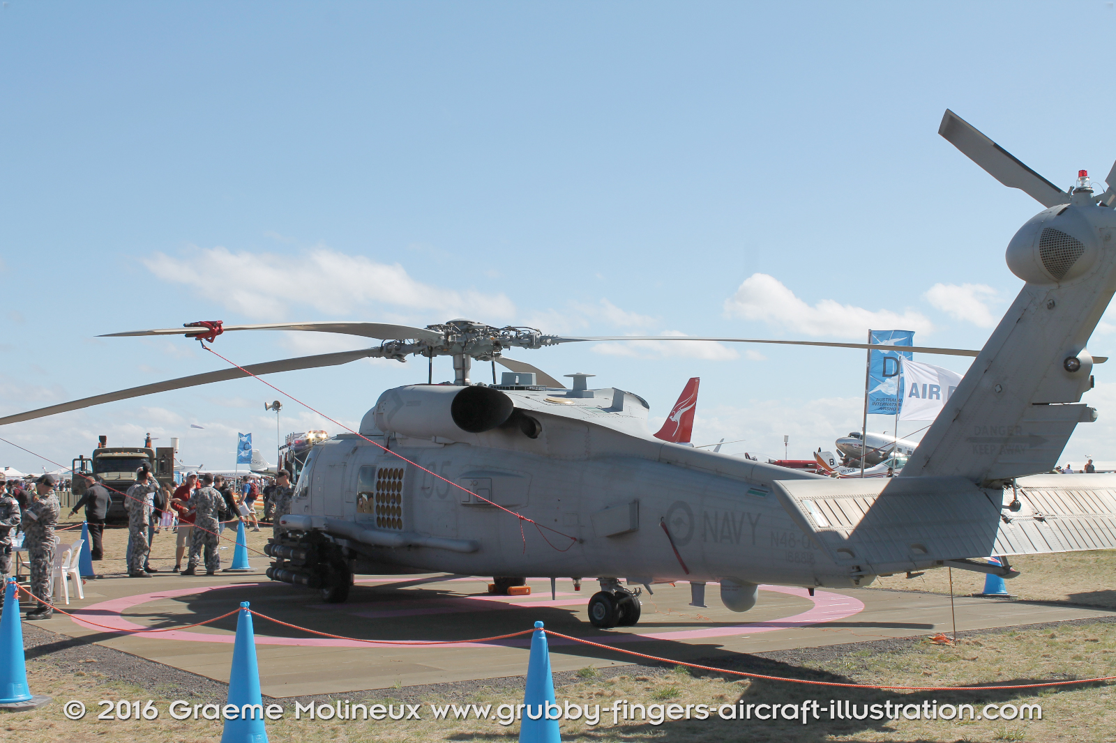 SIKORSKY_MH-60R_Seahawk_N48-005_Avalon_2015_08_GrubbyFingers
