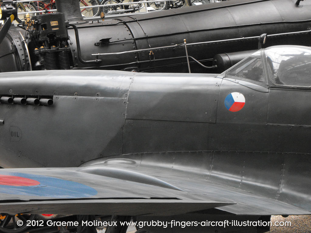 Supermarine_Spitfire_LF_MkIXE_TE565_Prague_012