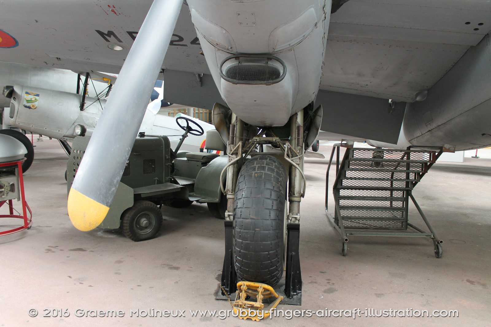 de_Havilland_Mosquito_Walkaround_Mk30_MB-42_Belgian_Air_Force_Museum_2015_21_GraemeMolineux
