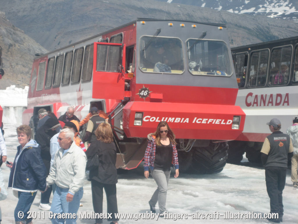 glacier_bus_6x6_walkaround_columbia_icefield_banff_canada_2010_39