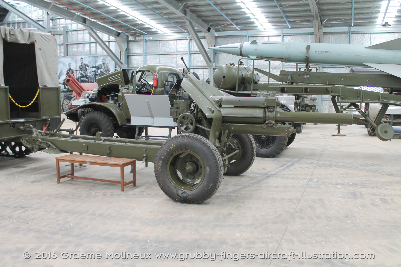 AT-L%2049%20Tractor%20and%20M-30%20Howitzer%20Walkaround%20AAAM%20Cairns%202016%20010%20Graeme%20Molineux