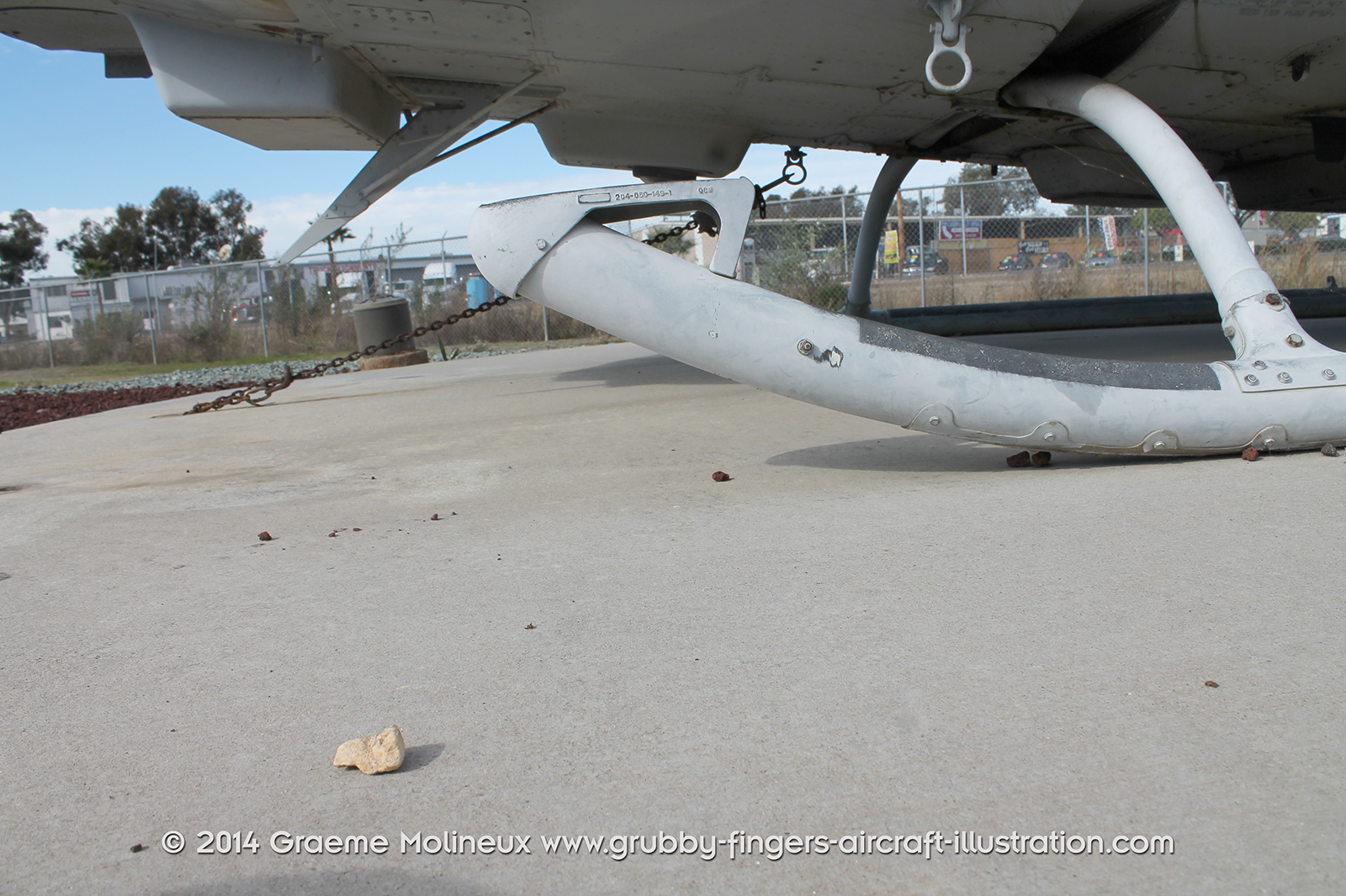 %_tempFileNameBell_UH-1N_159198_USMC_Miramar_Walkaround_020_GrubbyFingers%