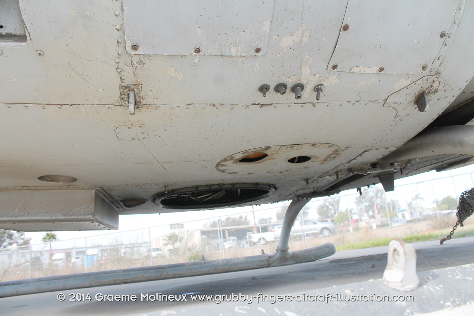 %_tempFileNameBell_UH-1N_159198_USMC_Miramar_Walkaround_029_GrubbyFingers%