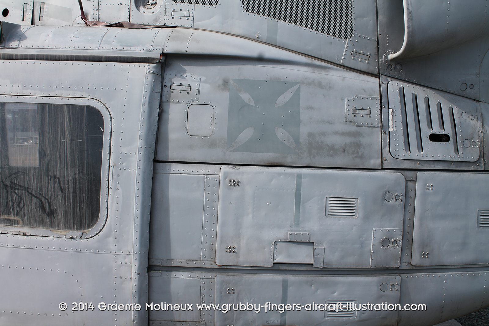 %_tempFileNameBell_UH-1N_159198_USMC_Miramar_Walkaround_041_GrubbyFingers%