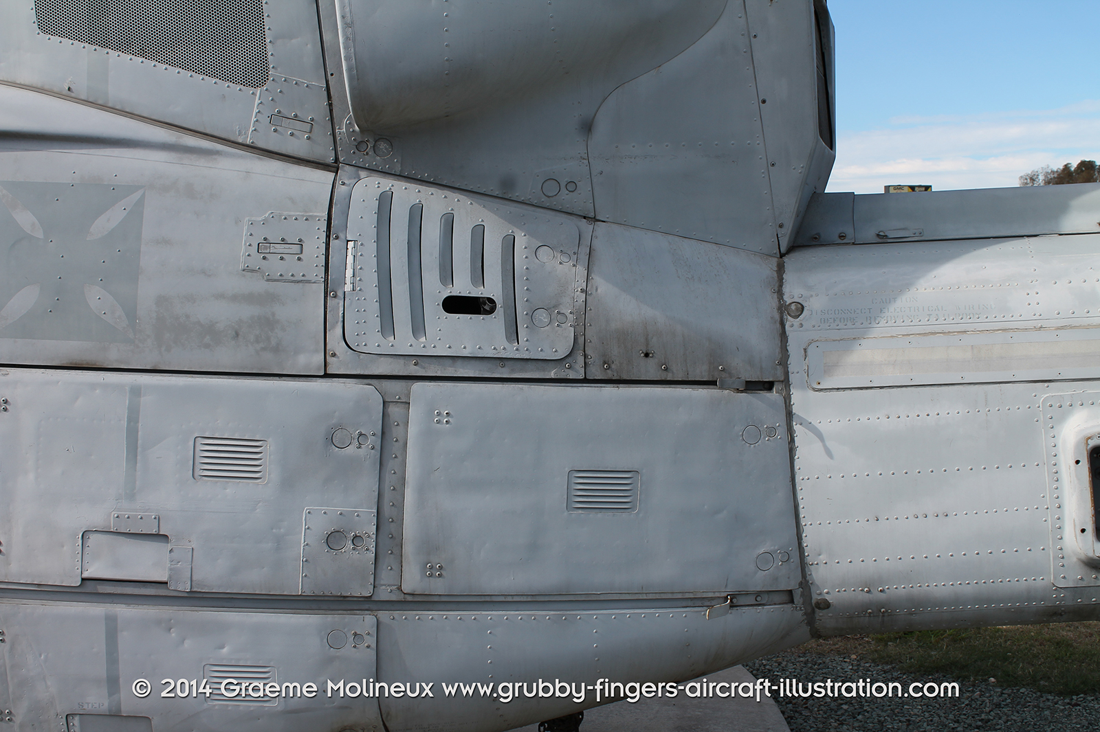 %_tempFileNameBell_UH-1N_159198_USMC_Miramar_Walkaround_042_GrubbyFingers%