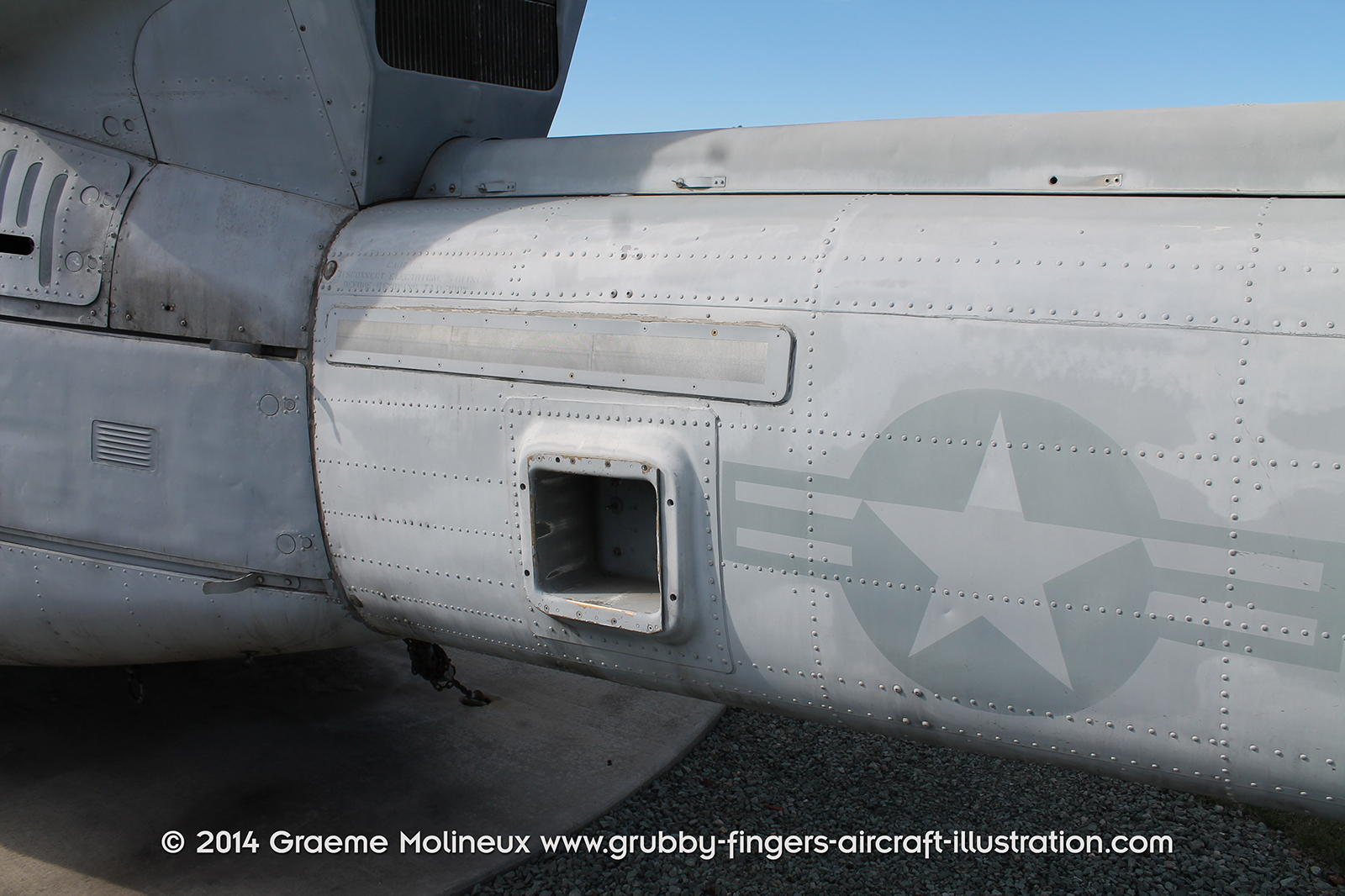 %_tempFileNameBell_UH-1N_159198_USMC_Miramar_Walkaround_044_GrubbyFingers%