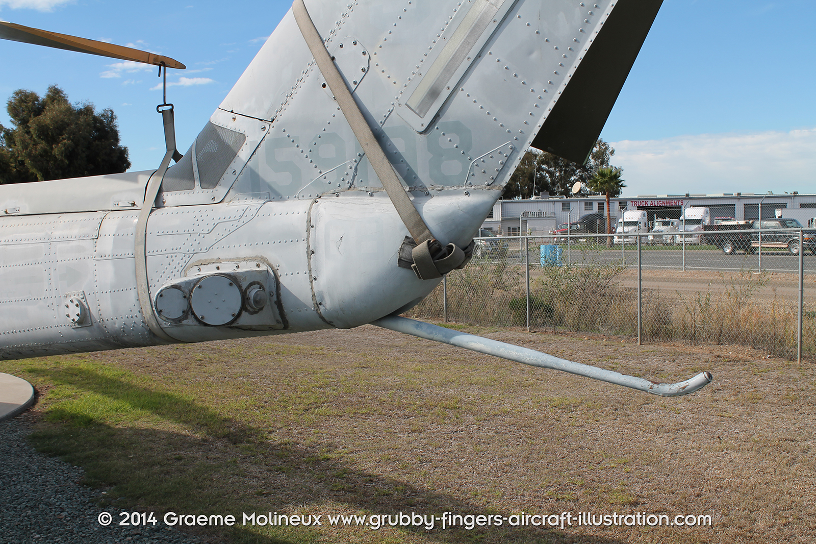 %_tempFileNameBell_UH-1N_159198_USMC_Miramar_Walkaround_052_GrubbyFingers%