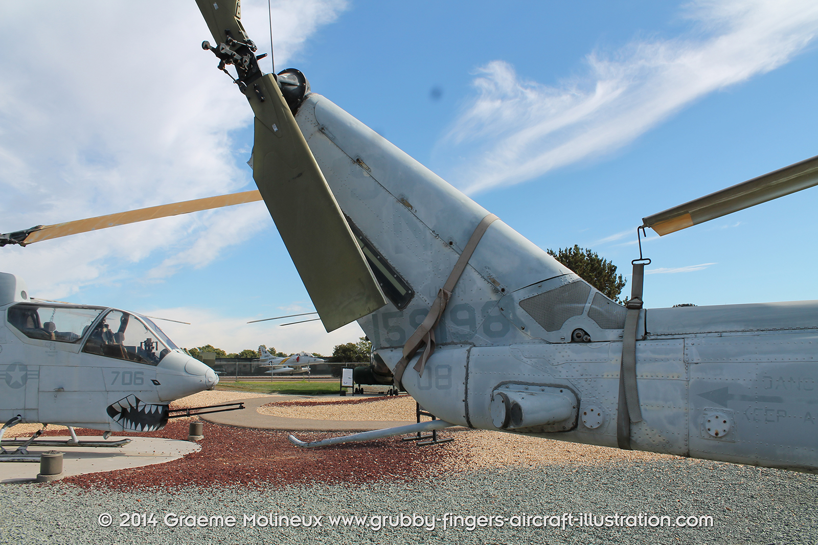 %_tempFileNameBell_UH-1N_159198_USMC_Miramar_Walkaround_060_GrubbyFingers%