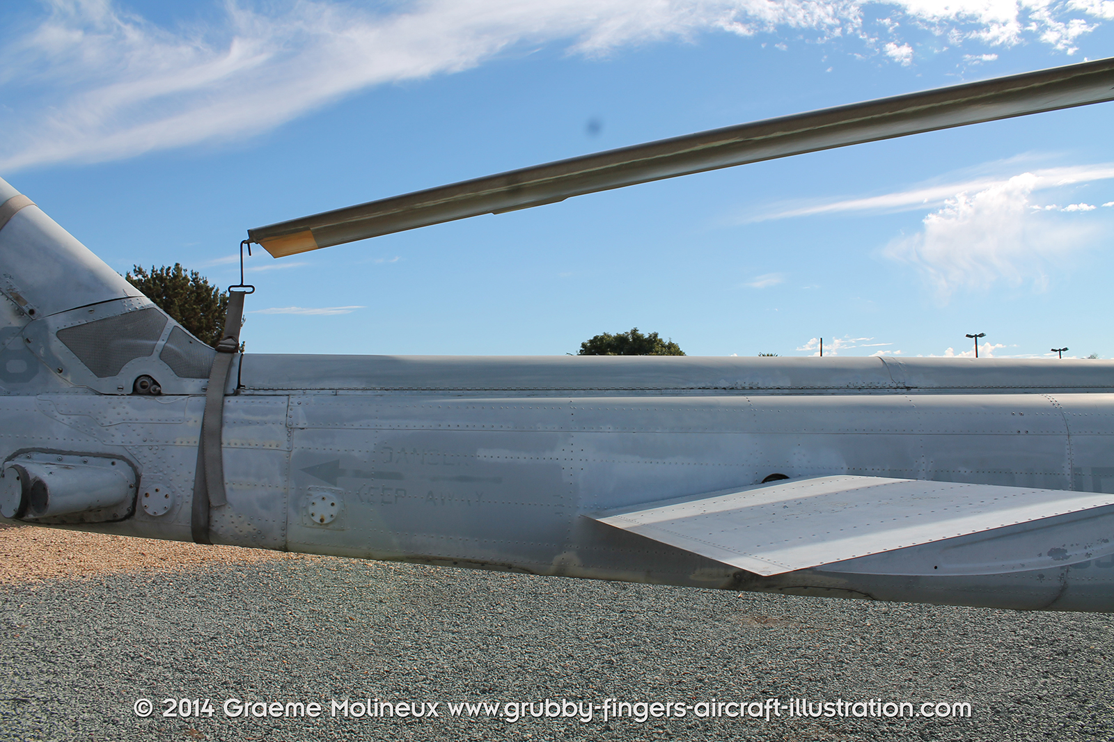 %_tempFileNameBell_UH-1N_159198_USMC_Miramar_Walkaround_061_GrubbyFingers%