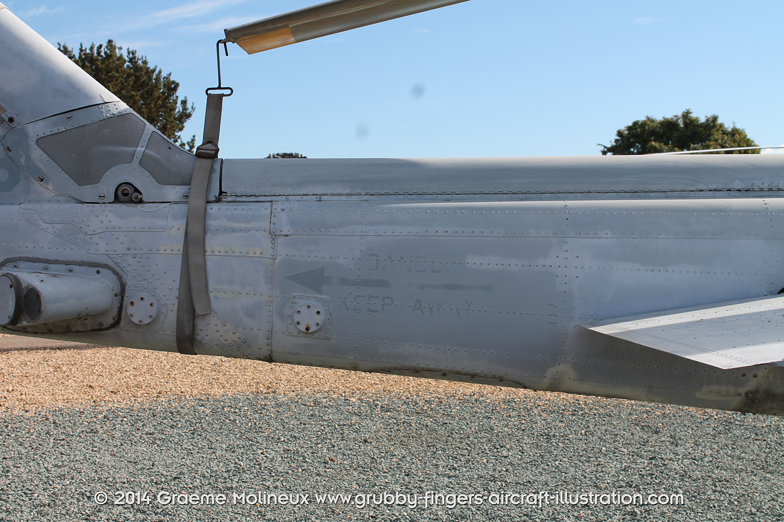 %_tempFileNameBell_UH-1N_159198_USMC_Miramar_Walkaround_065_GrubbyFingers%