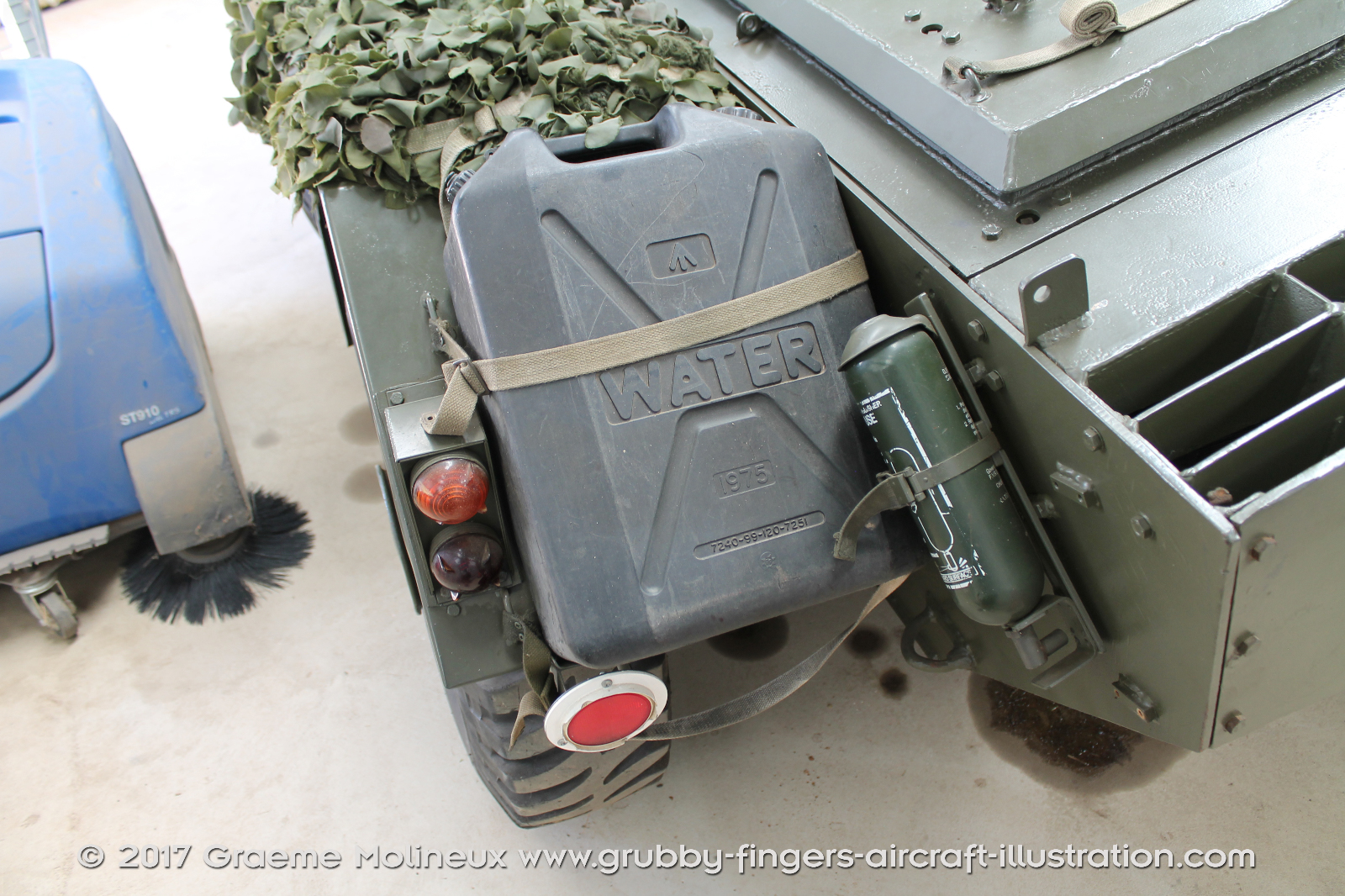 Daimler%20Ferret%20Scout%20Car%20MkII%20Walkaround%2002%20CC%2071%20British%20Army%20AAAM%202016%2027%20Graeme%20Molineux