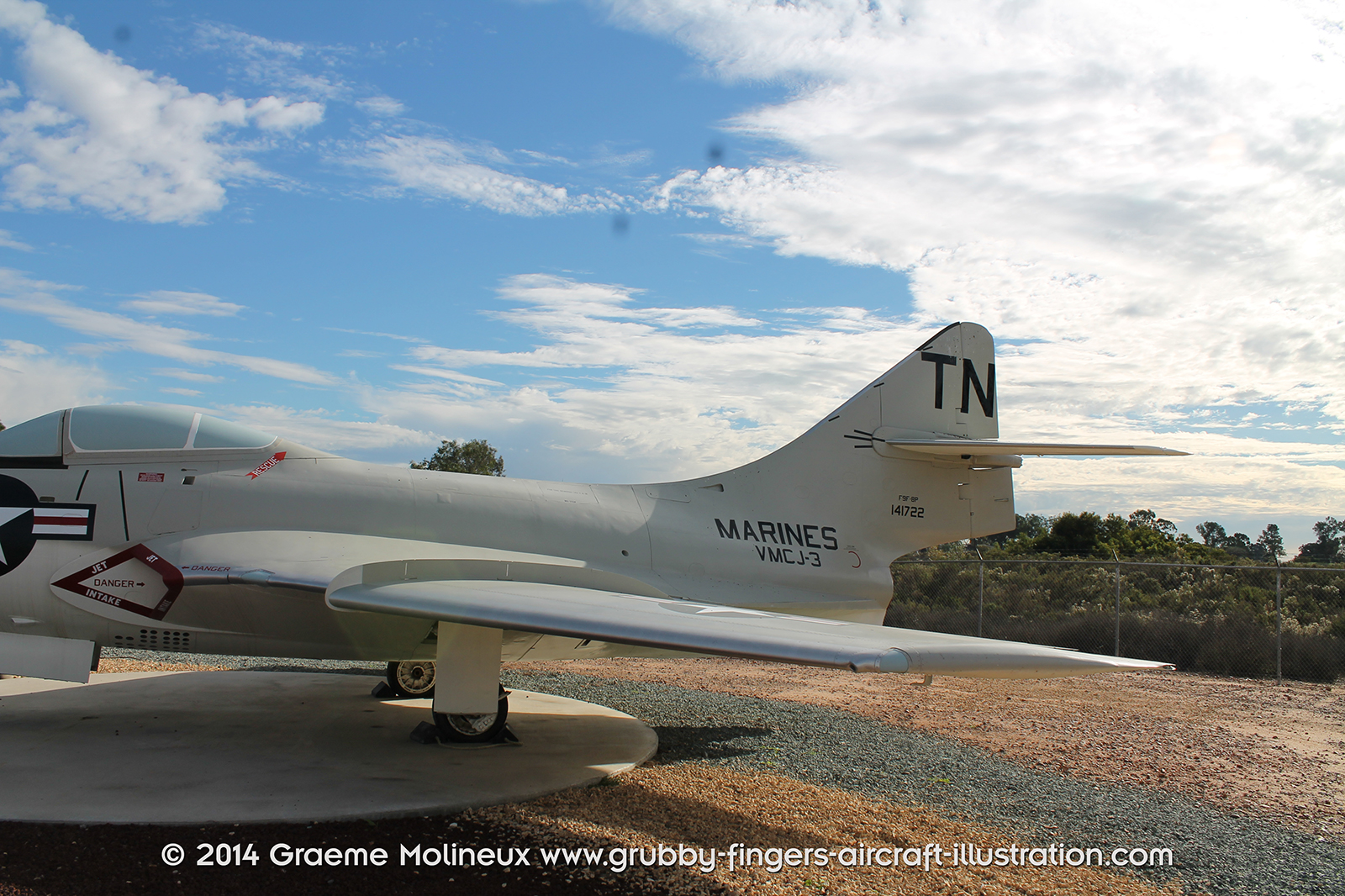 %_tempFileNameGrumman_F9F-8P_Cougar_141722_USMC_Miramar_Walkaround_07_GrubbyFingers%