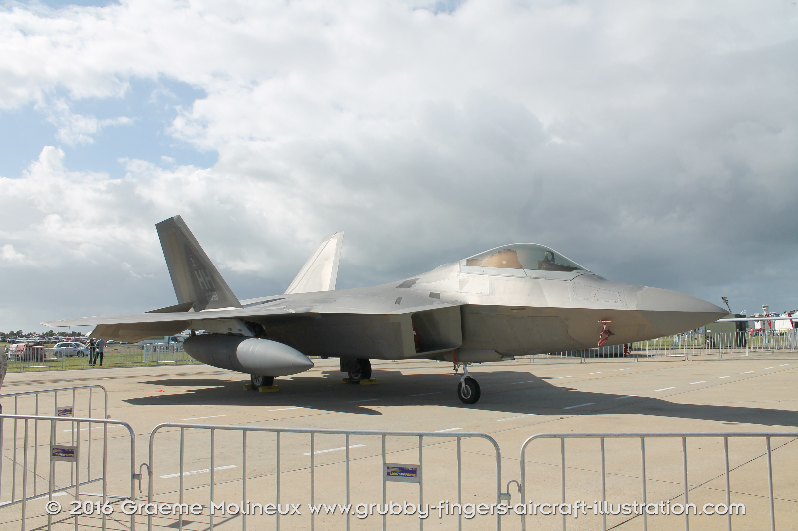 LOCKHEED_MARTIN_F-22_Walkaround_051_Avalon_Airshow_2015_01_GrubbyFingers