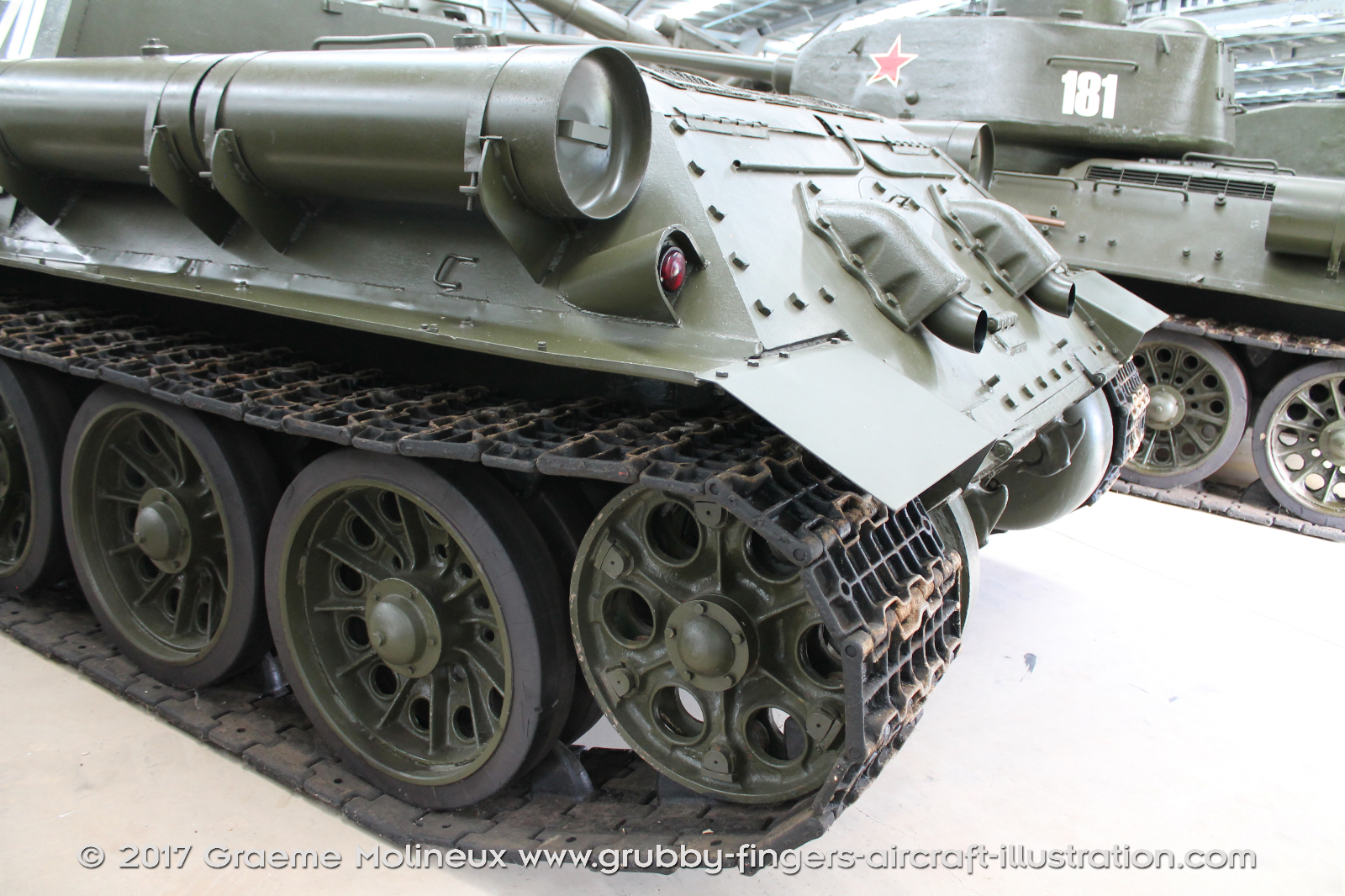SU-100%20Tank%20Destroyer%20AAAM%202016%2004%20Graeme%20Molineux