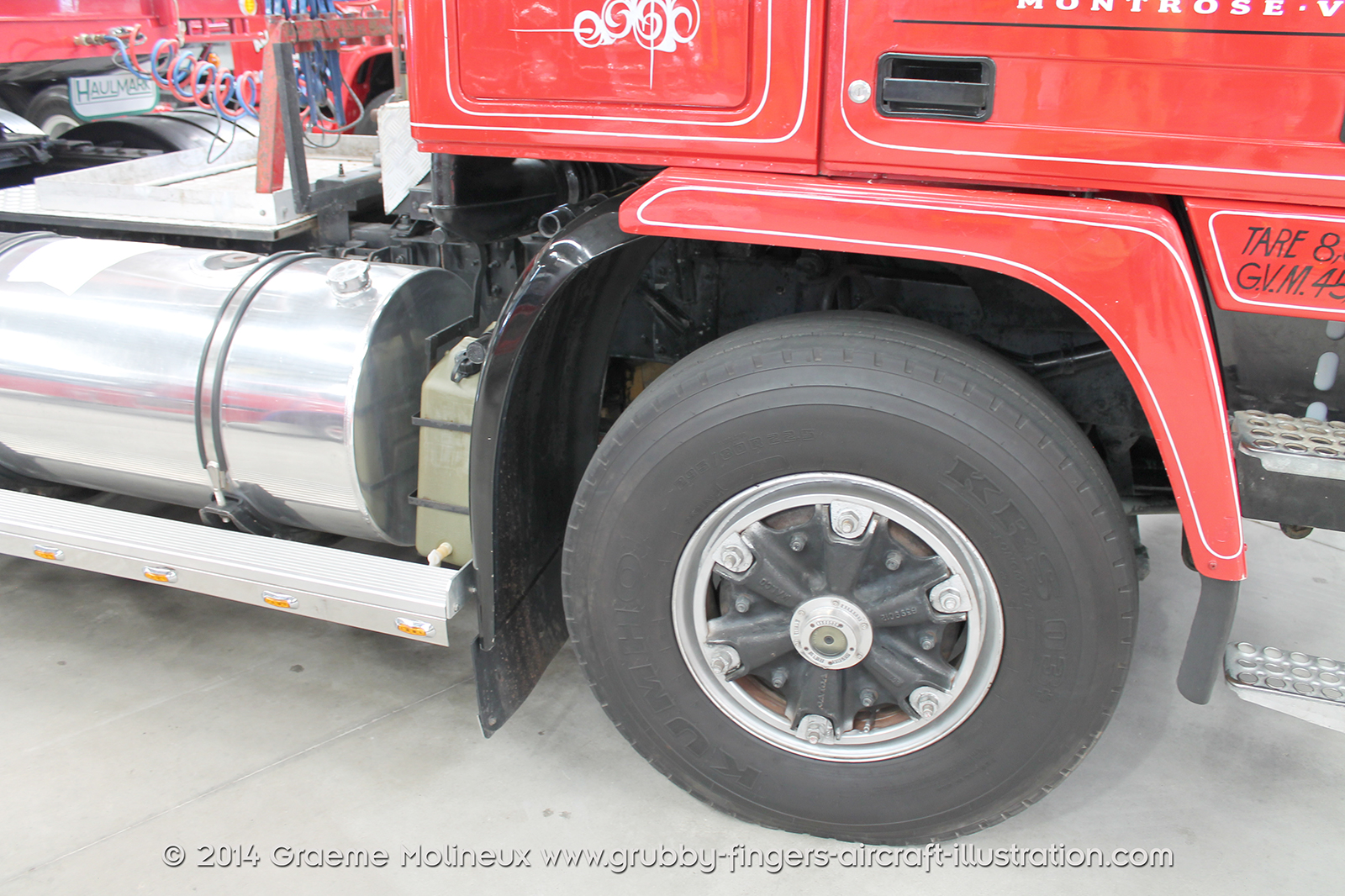 %_tempFileNameVolvo_F12_Walkaround_2014_08_GrubbyFingers%