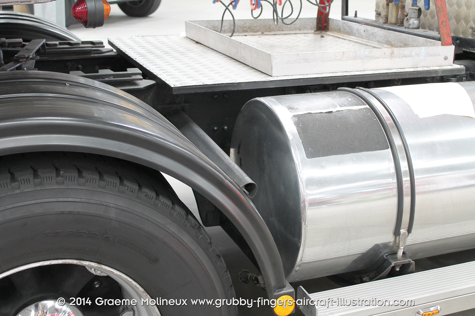 %_tempFileNameVolvo_F12_Walkaround_2014_12_GrubbyFingers%