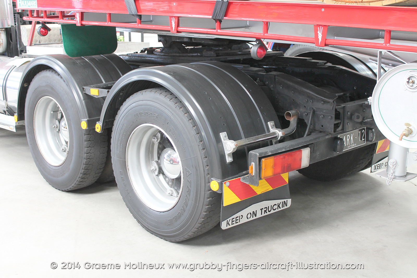 %_tempFileNameVolvo_F12_Walkaround_2014_19_GrubbyFingers%