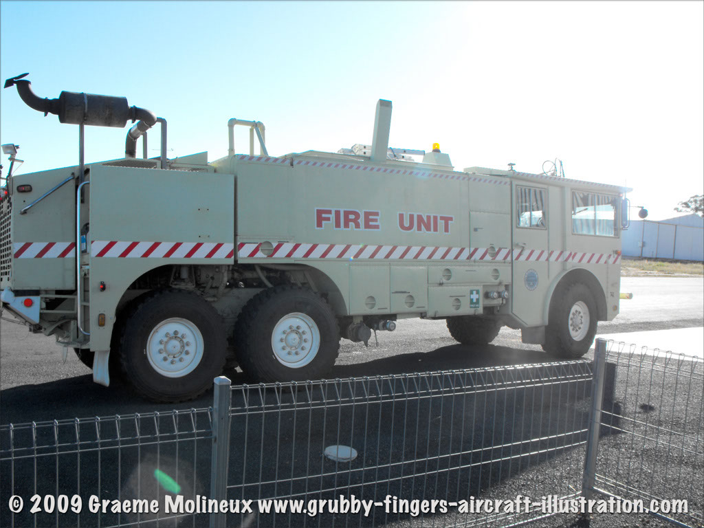 oshkosh_fire_tender_walkaround04